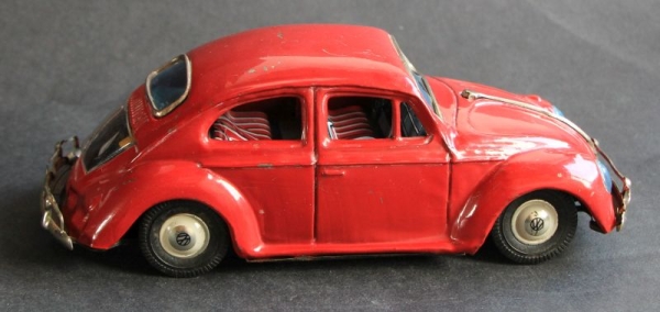 Bandai Volkswagen Beetle 1968 tinmodel with glasmotor batterie operated (6689)